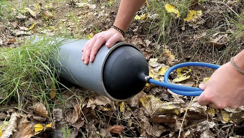 Obturateur anti-refoulement installé sur une canalisation